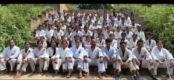 Group photo with students outdoors